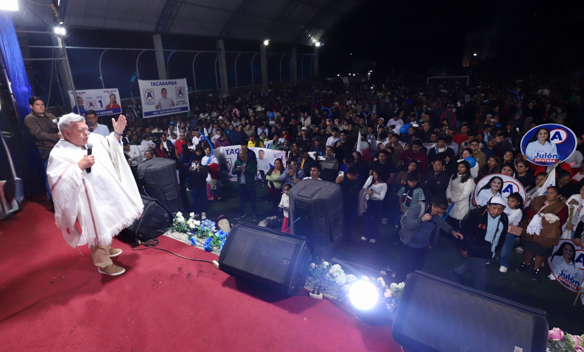 Cajamarca: Acuña regresó a su pueblo para comprometerse con sus paisanos de Tacabamba a generar empleo y construir carreteras