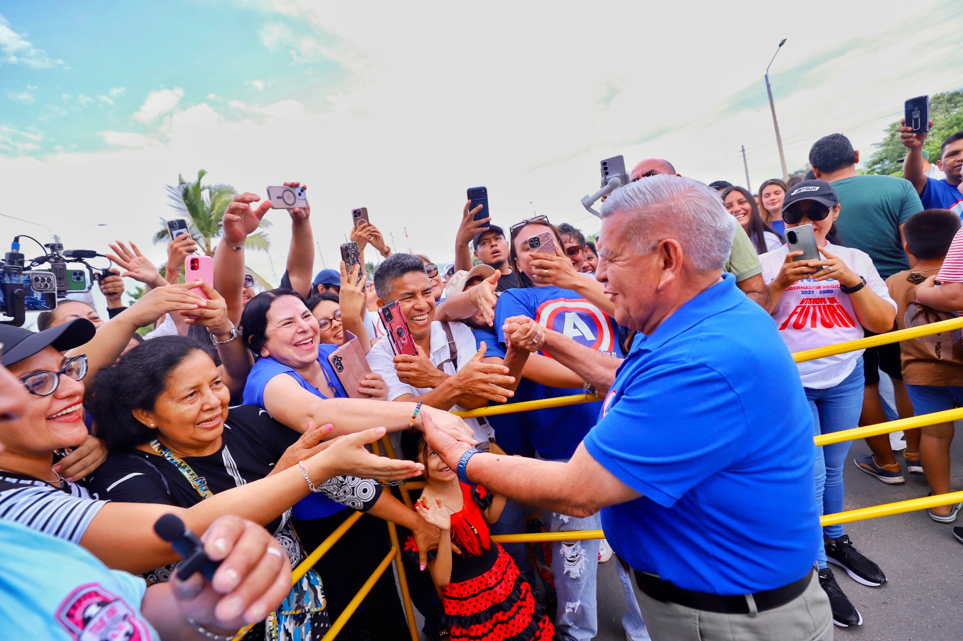 César Acuña llegó a Tarapoto e inició actividades con multitudinario recibimiento ciudadano