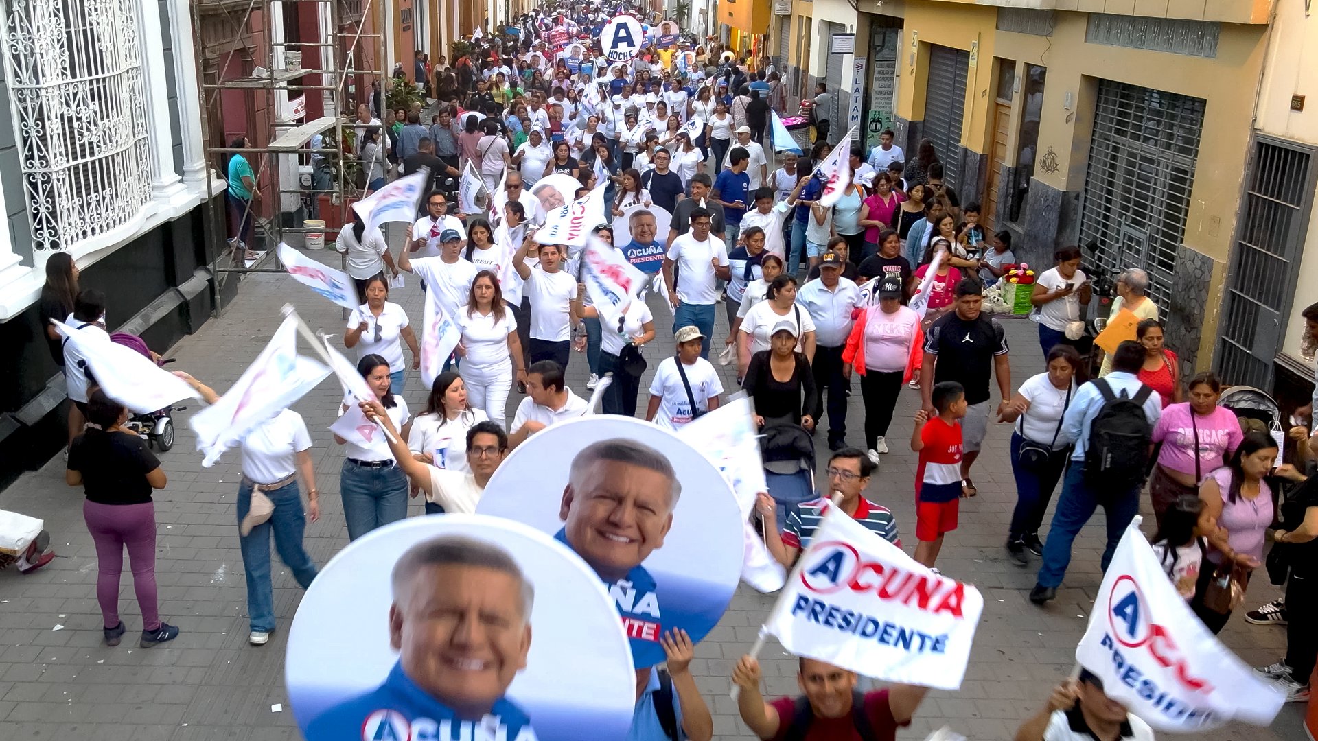 Multitudinaria caminata se realizó como muestra de respaldo a la candidatura presidencial de César Acuña